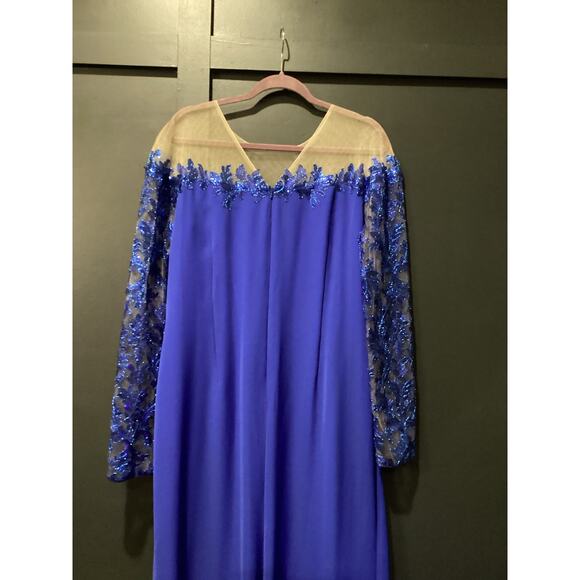Tadashi Shoji DELTA OFF-THE-SHOULDER SEQUIN CREPE GOWN Saphire blue LG19341LX - Picture 4 of 16